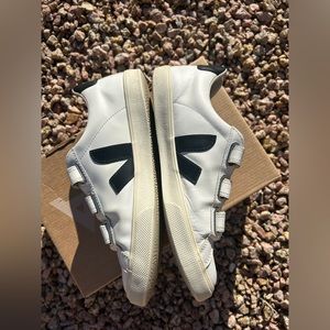 Veja Sneaker size 7